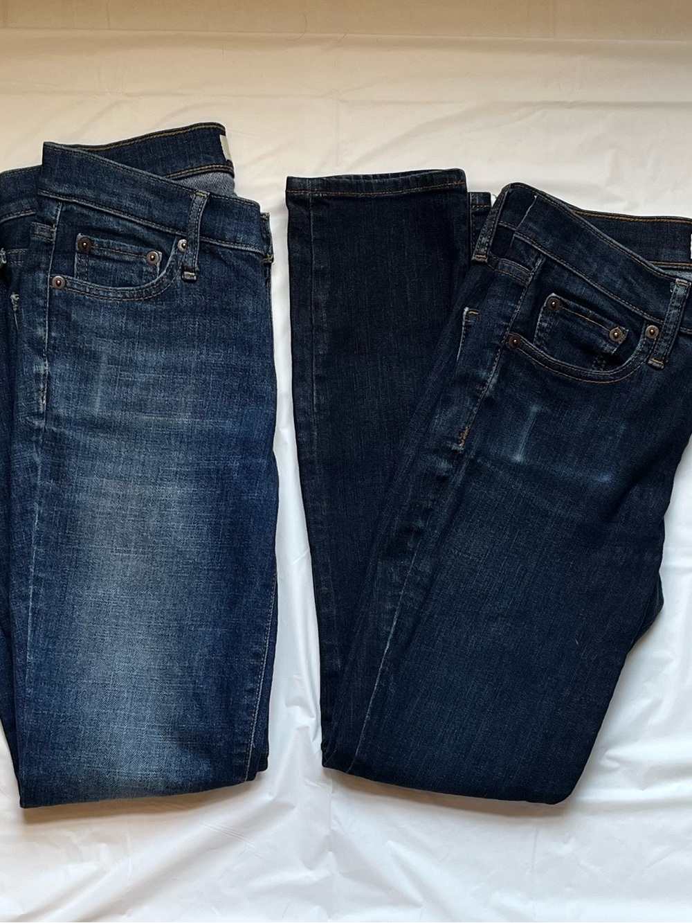 GAP Women’s Bundle Slim Real Straight Jeans in Dark and Medium Blue 24P - Picture 2 of 5